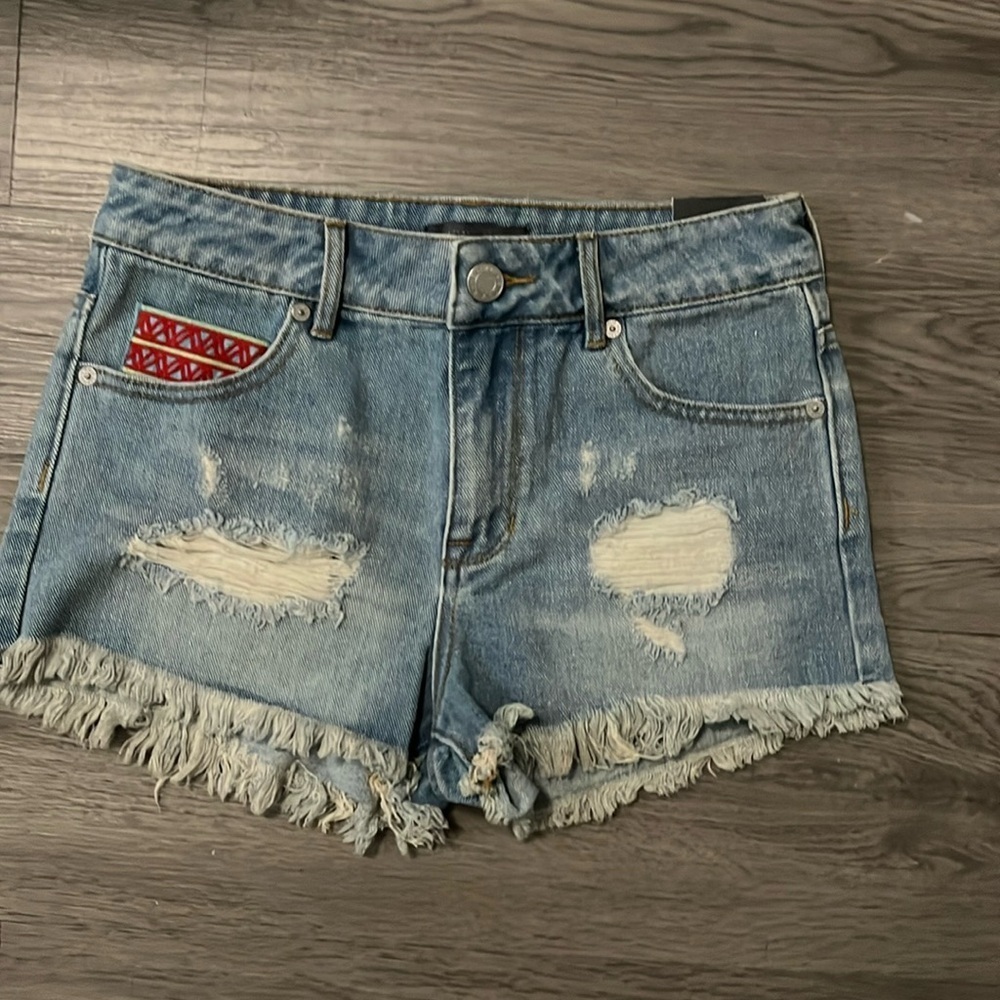 Kendal & Kylie Jean shorts size 3💙